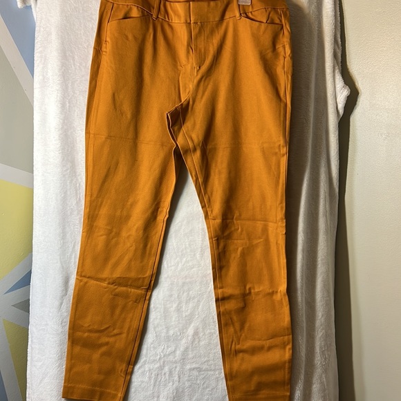 Old Navy Denim - Old Navy Pixie Pant SZ 12 NWOT